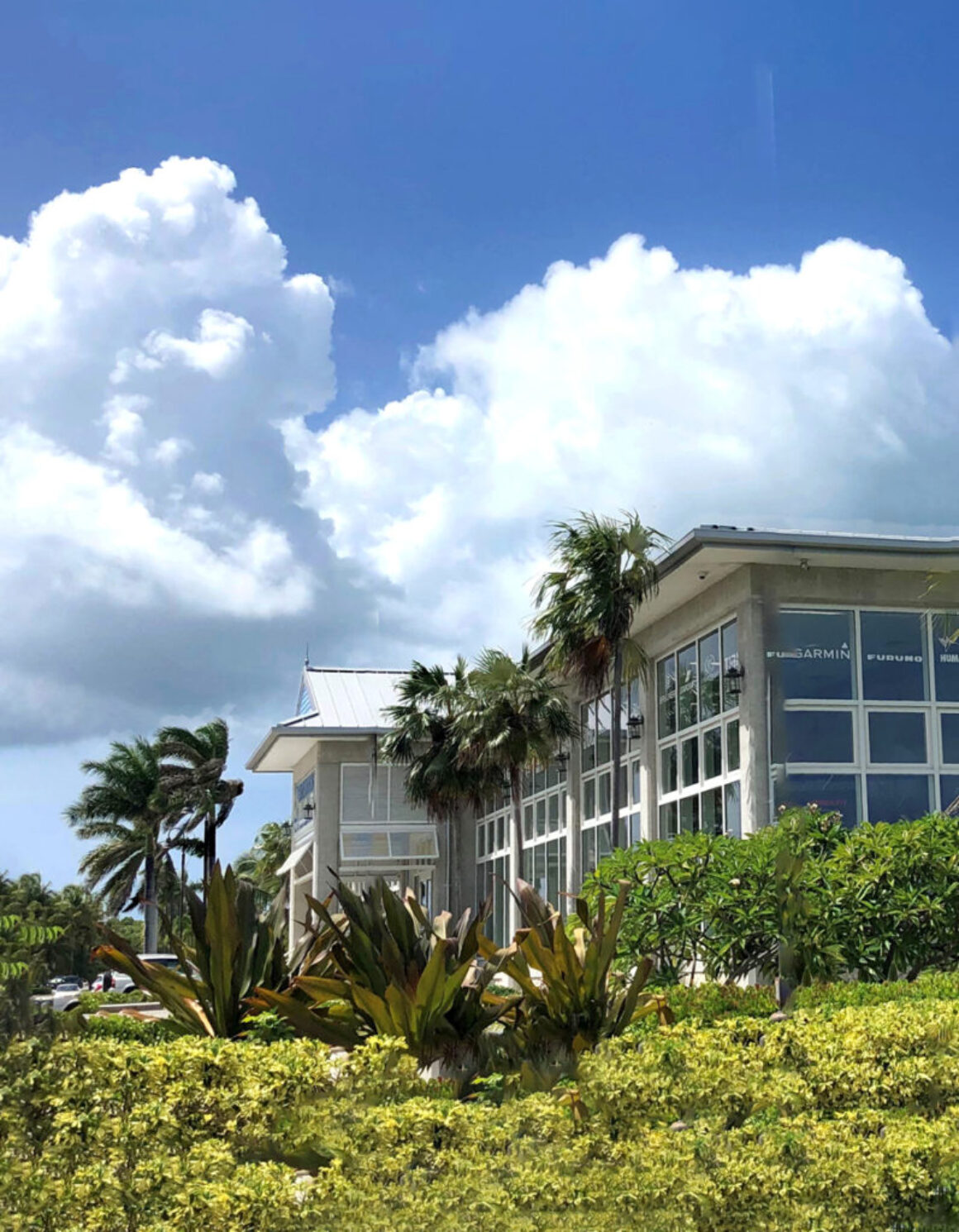 Scotts-Marine-South-Corner-Exterior-Chalmers-Gibbs-Architects